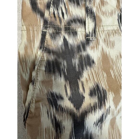 Sonoma 6 grey, tan and white mid rise shorts. - Picture 9 of 10